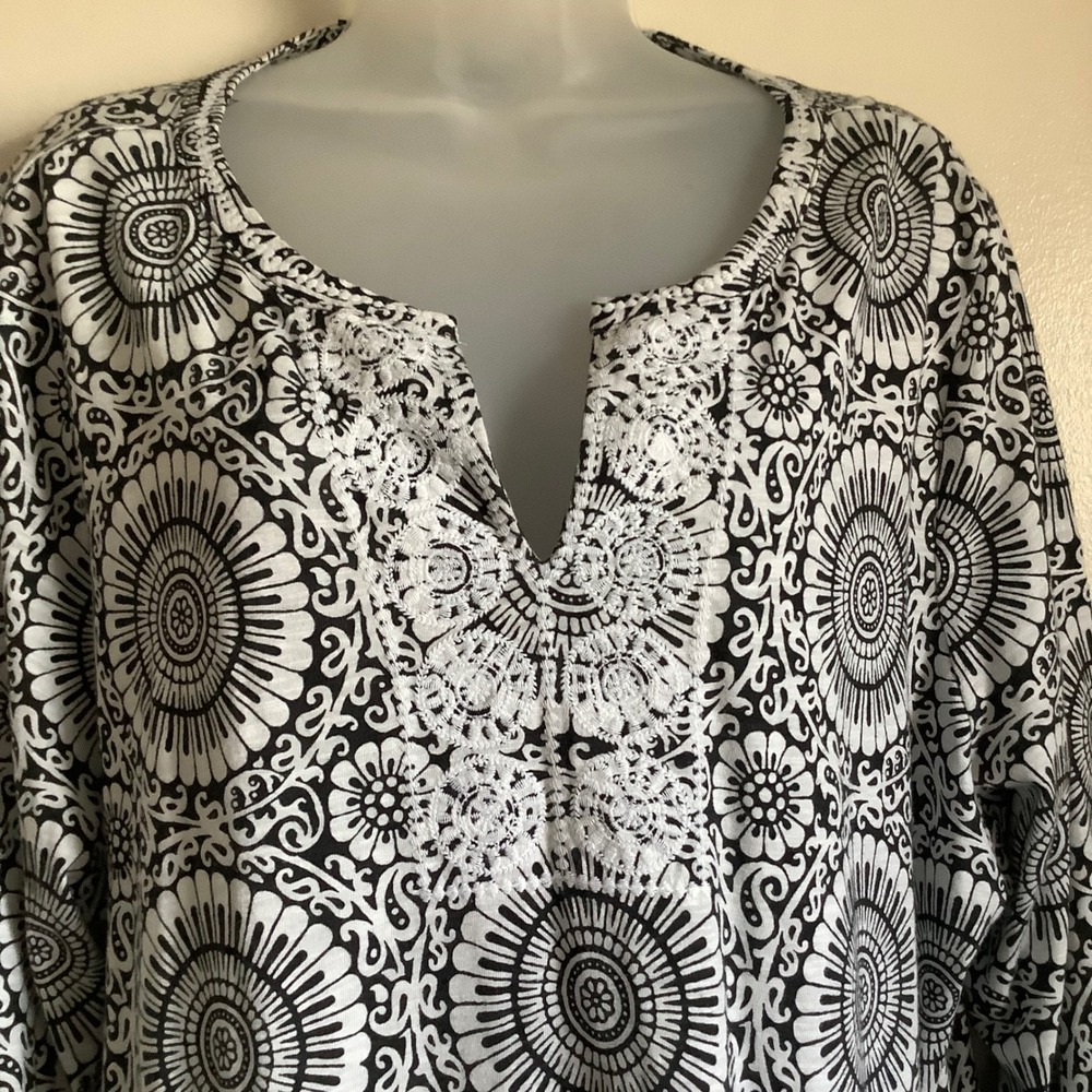 Talbots Plus Womens 2X Black White Medallion Print Embroidered Tunic Top